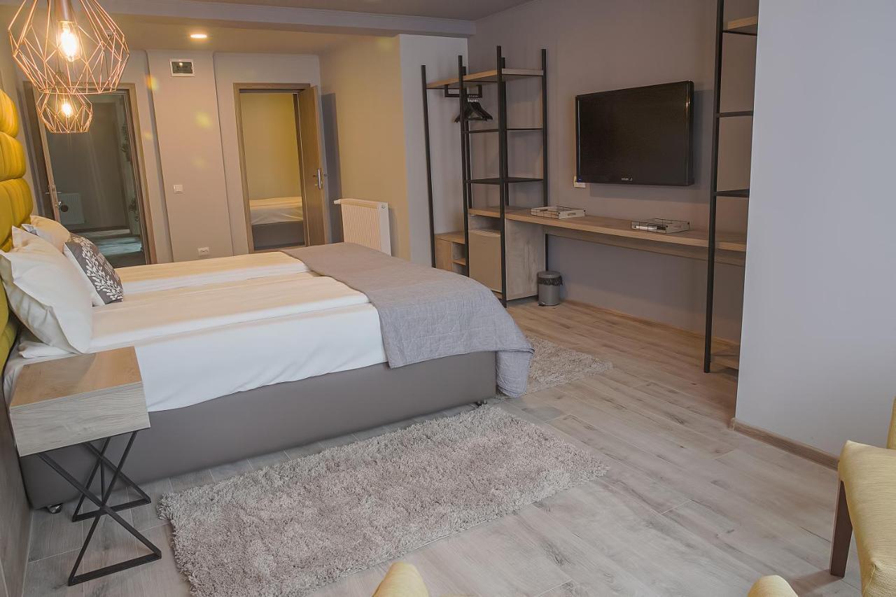 Corvin House Hotel Хунедоара Екстериор снимка