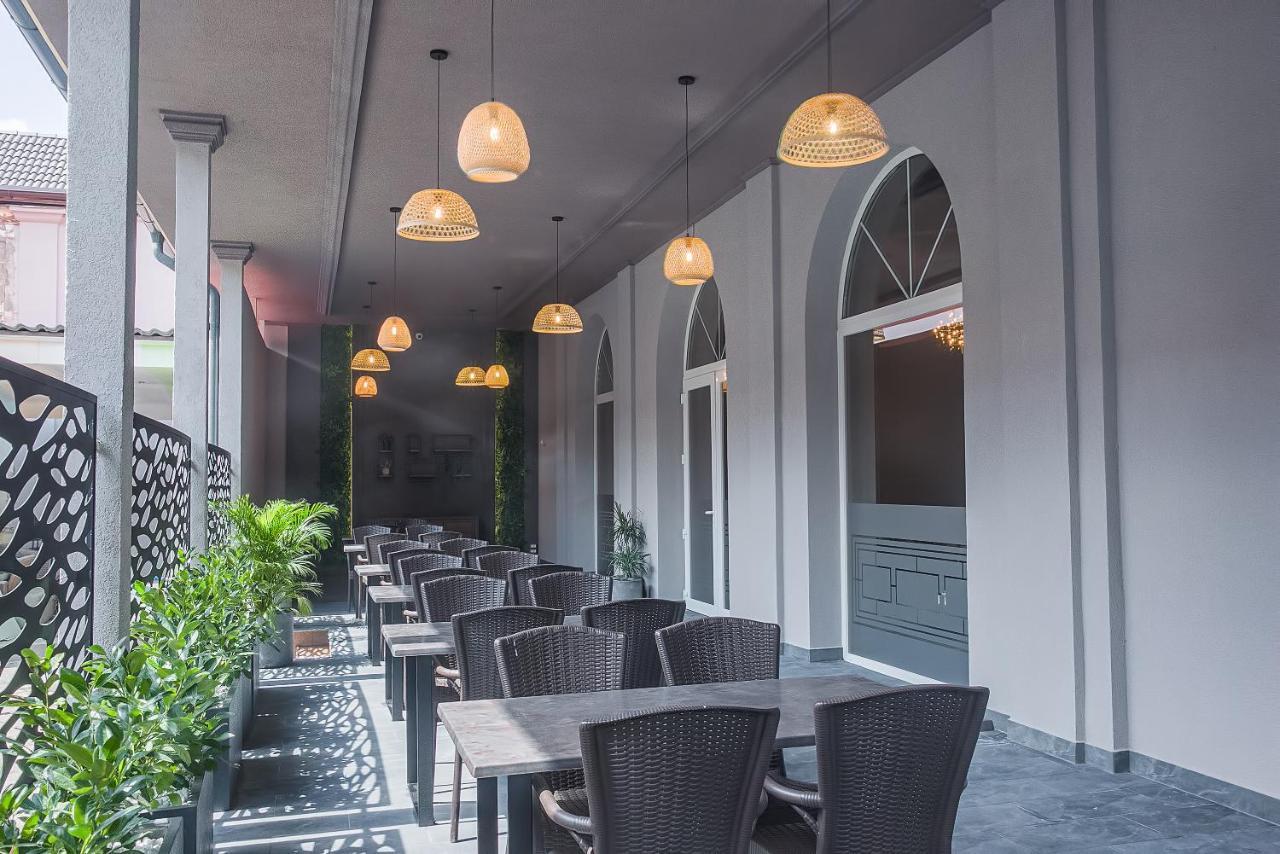 Corvin House Hotel Хунедоара Екстериор снимка