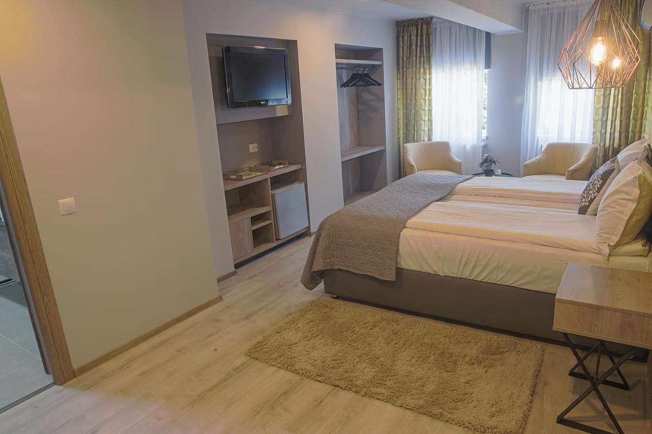 Corvin House Hotel Хунедоара Екстериор снимка