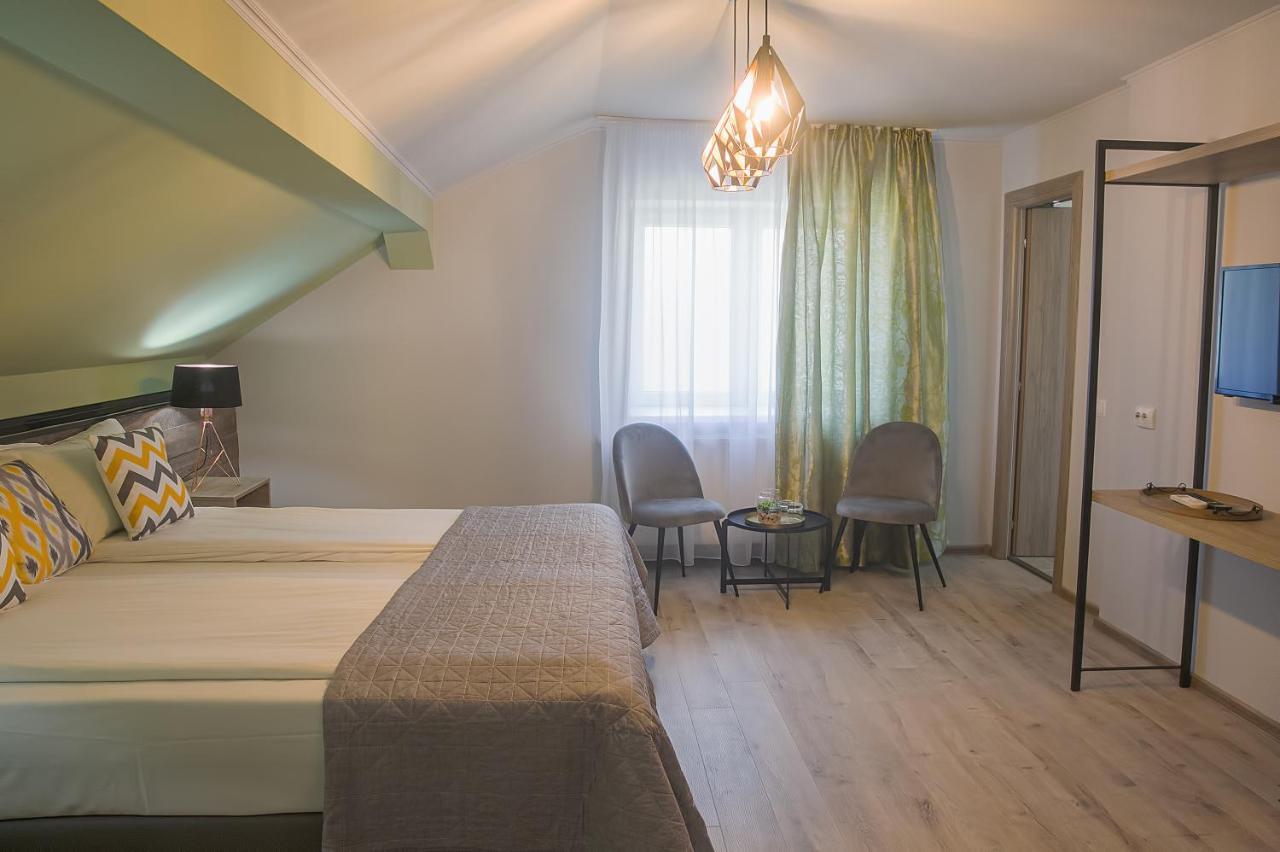 Corvin House Hotel Хунедоара Екстериор снимка