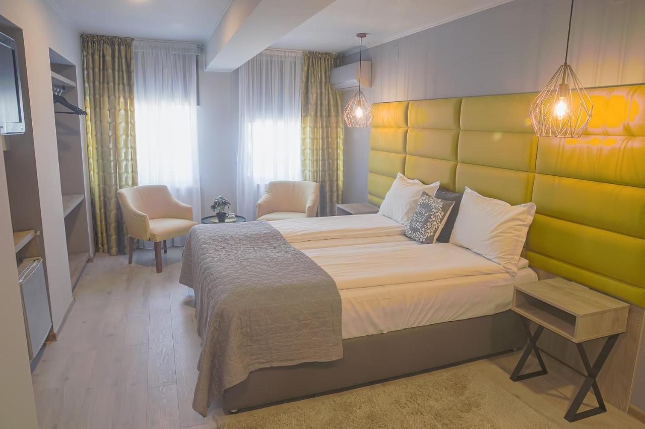 Corvin House Hotel Хунедоара Екстериор снимка