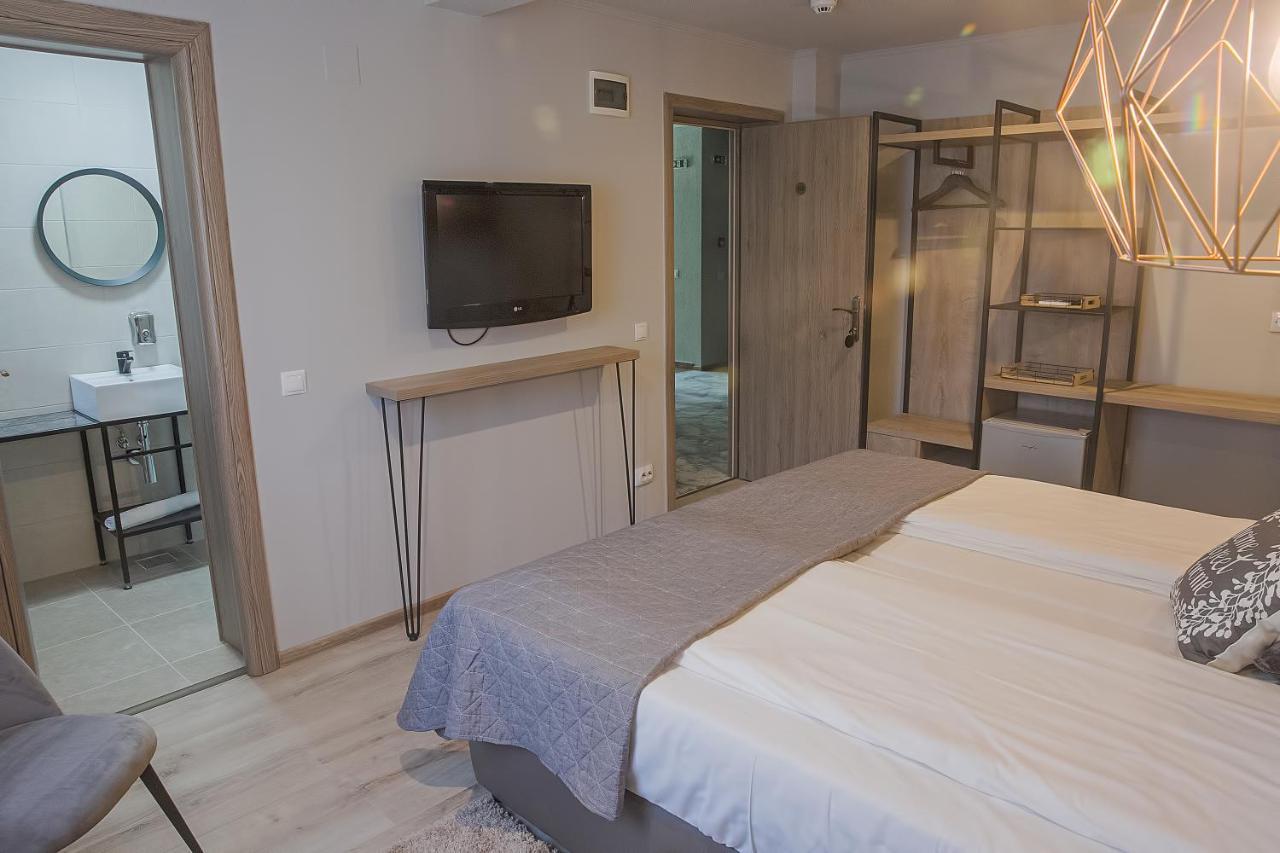Corvin House Hotel Хунедоара Екстериор снимка