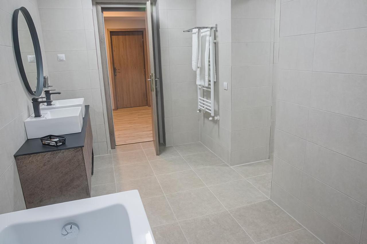 Corvin House Hotel Хунедоара Екстериор снимка