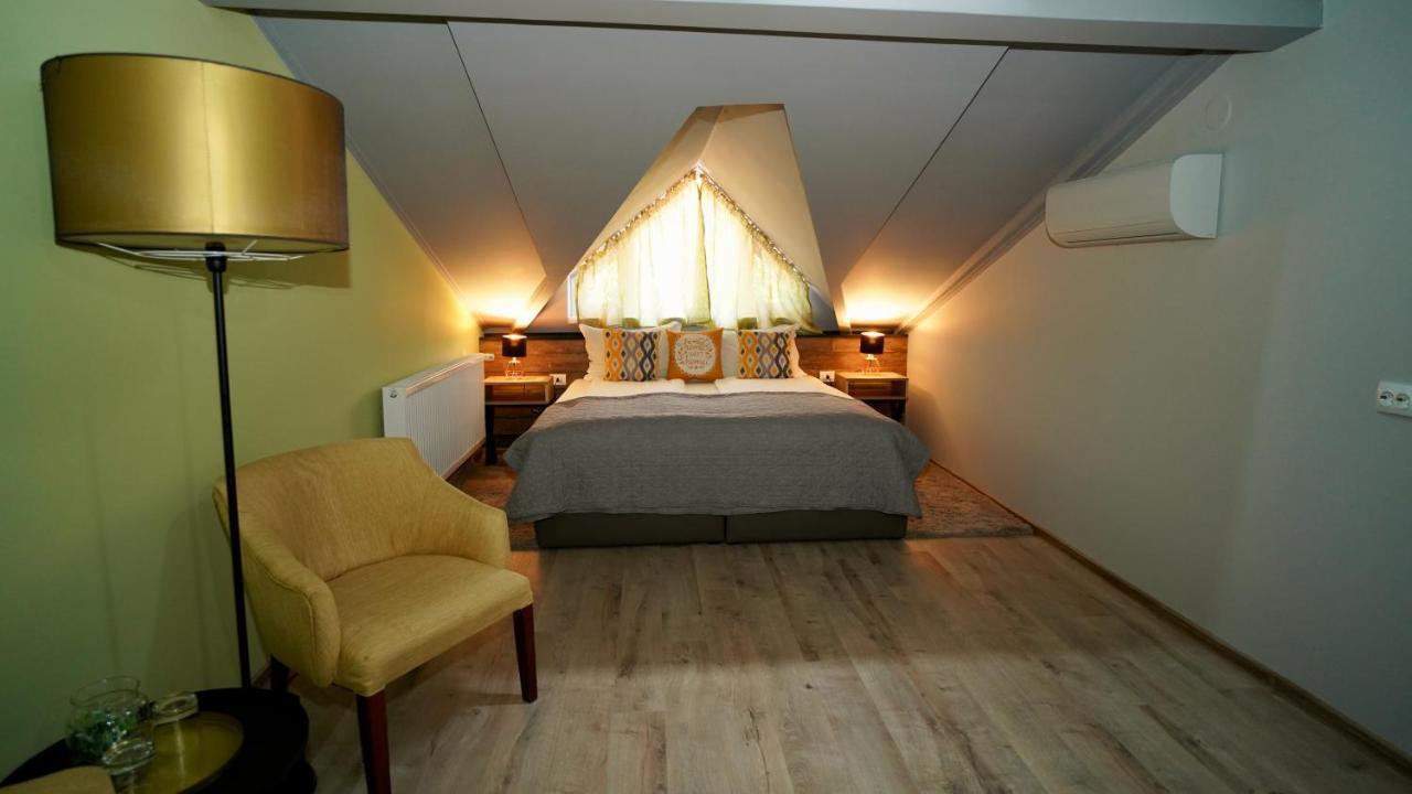 Corvin House Hotel Хунедоара Екстериор снимка