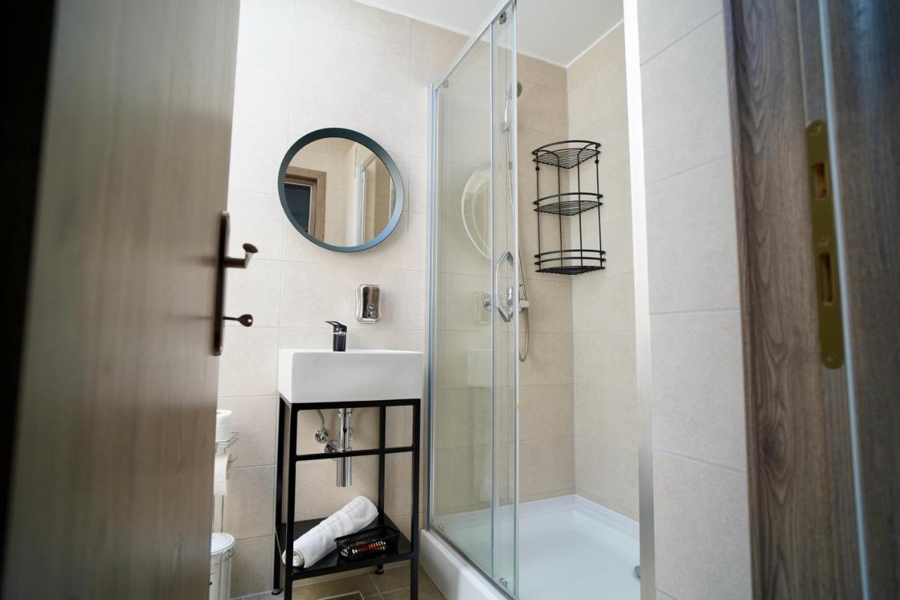 Corvin House Hotel Хунедоара Екстериор снимка